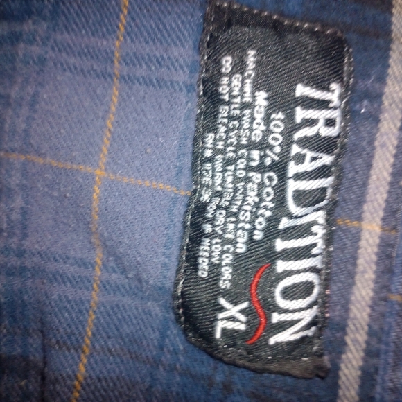 Button up - Picture 2 of 2